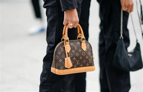 louis vuitton prices in italy|louis vuitton in paris cost.